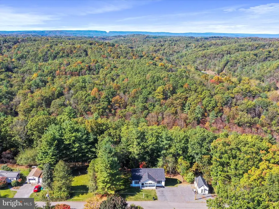 957 Longview Dr, Berkeley Springs, WV 25411 - Image #2