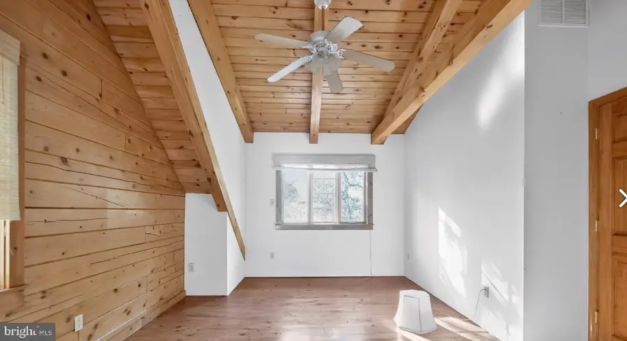 375 Moss Hill Ct, Great Cacapon, WV 25422 - Image #2