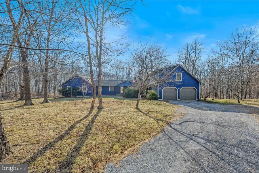 272 Tonoloway Point Cir, Great Cacapon, WV 25422 - Image #2