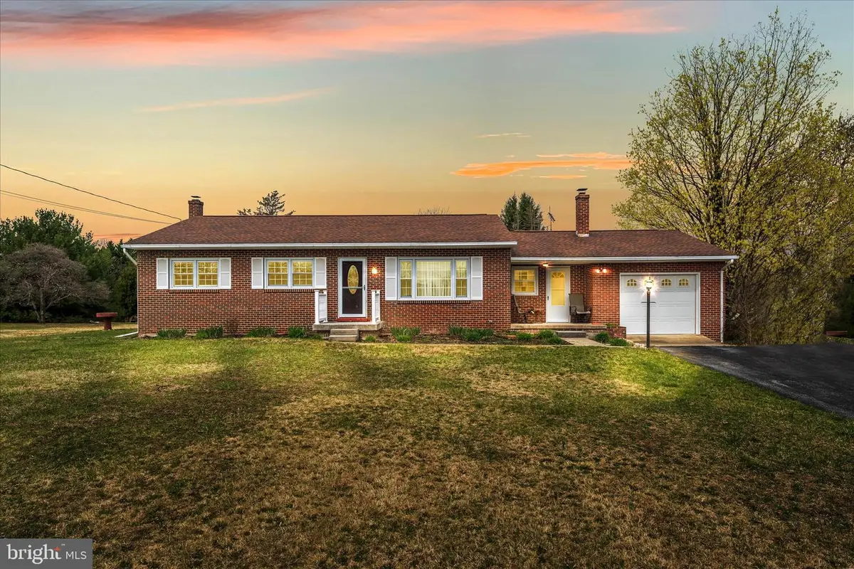 1635 Fairview Dr, Berkeley Springs, WV 25411 - Image #1