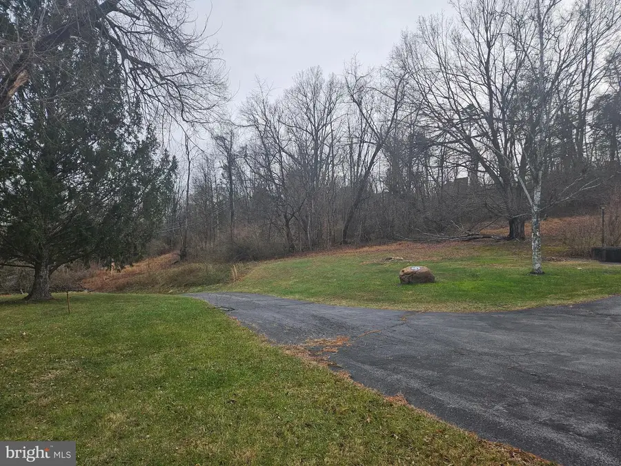 5091 Fairview Dr, Berkeley Springs, WV 25411 - Image #3