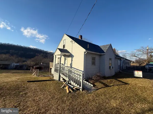 310 Greenway Dr, BERKELEY SPRINGS, WV 25411