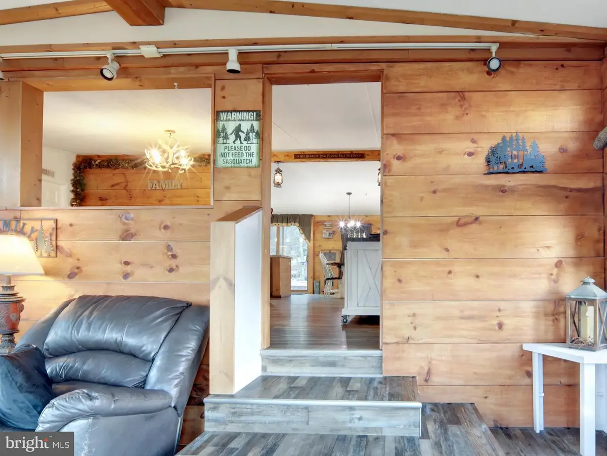 516 Roberts Rd, Great Cacapon, WV 25422 - #1