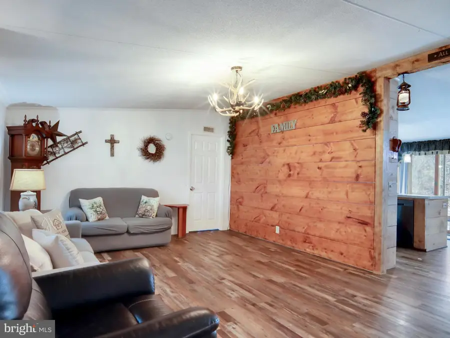 516 Roberts Rd, Great Cacapon, WV 25422 - #2