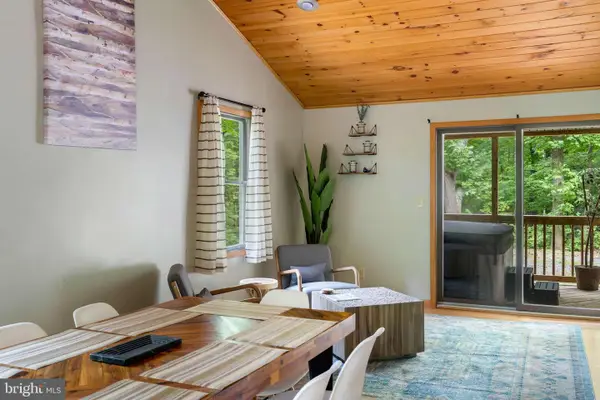 21 Cubby Hole Ln, BERKELEY SPRINGS, WV 25411