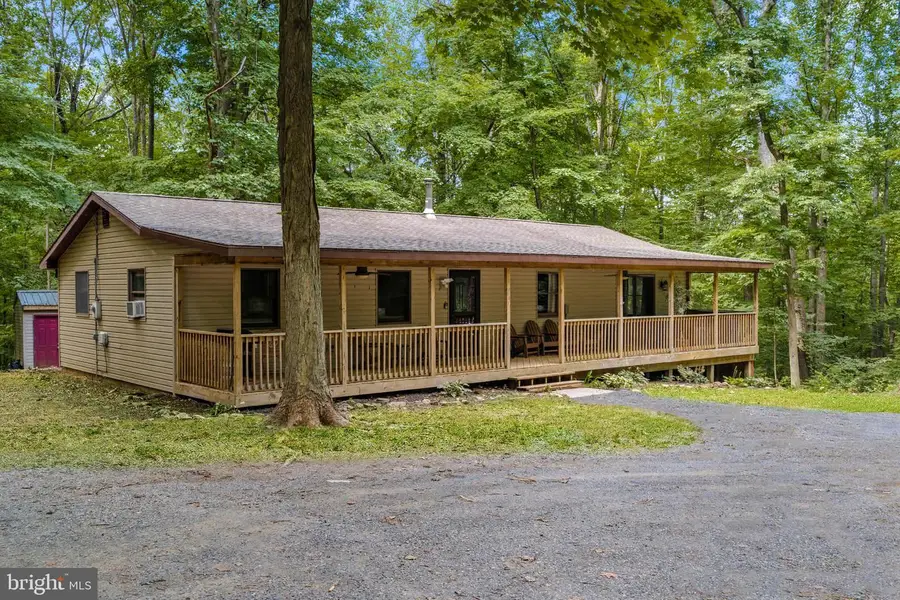 21 Cubby Hole Ln, Berkeley Springs, WV 25411 - #2