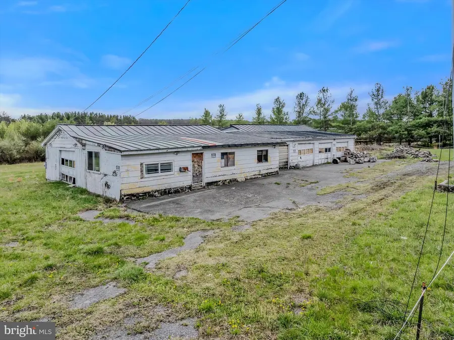 11249 Valley Rd, Berkeley Springs, WV 25411 - #3