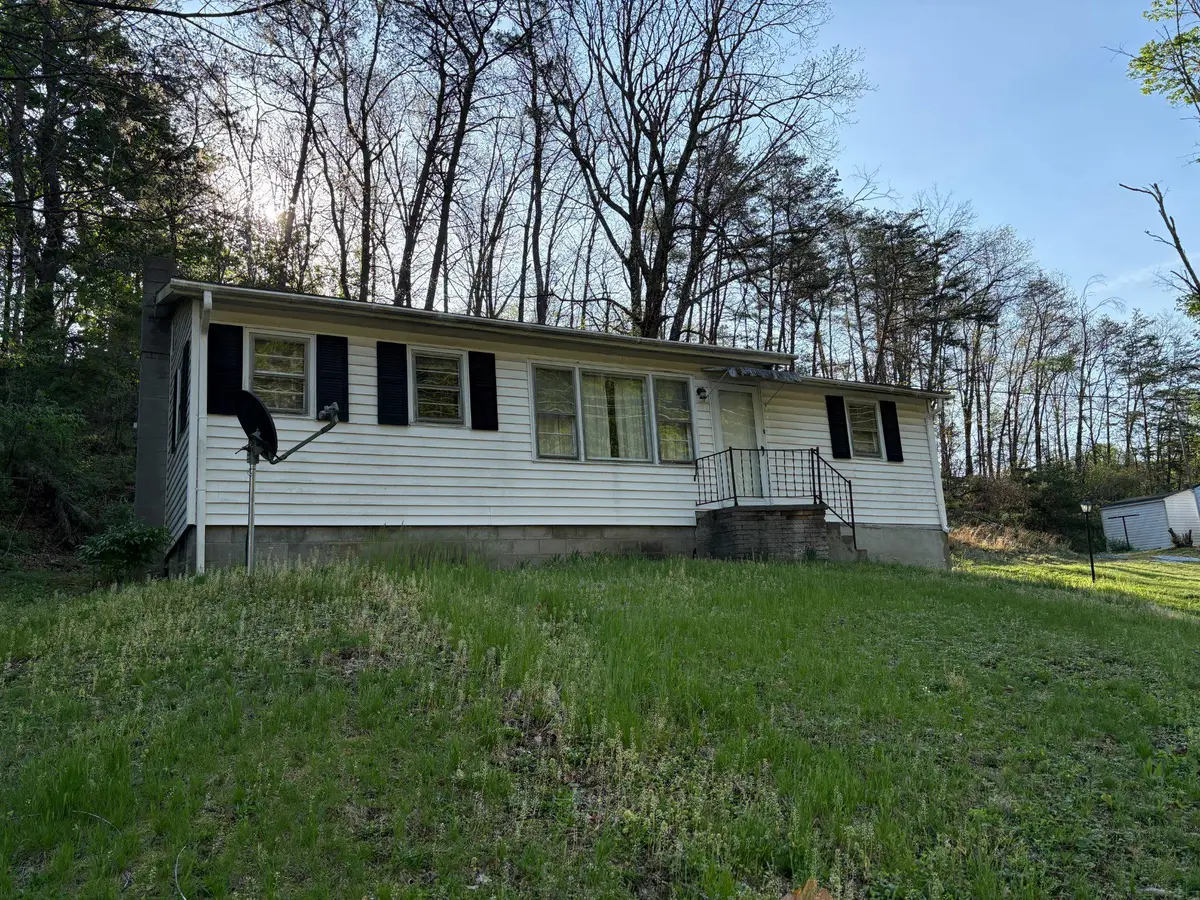 119 Radio Station Ln, Berkeley Springs, WV 25411 - #1
