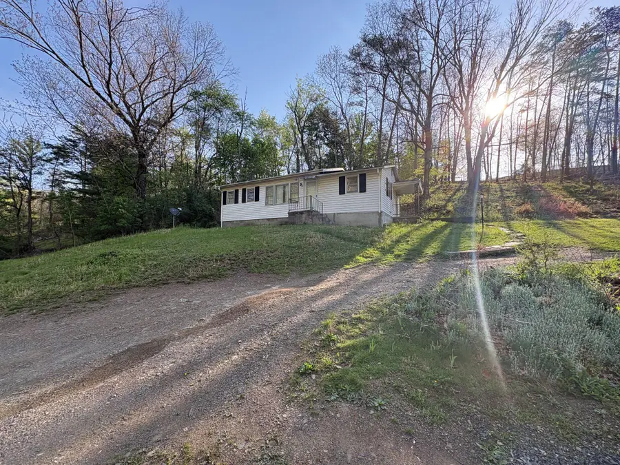 119 Radio Station Ln, Berkeley Springs, WV 25411 - #2