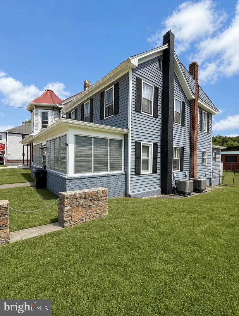 262 N Washington St, Berkeley Springs, WV 25411 - #2