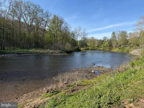 13328 Cacapon Rd, GREAT CACAPON, WV 25422