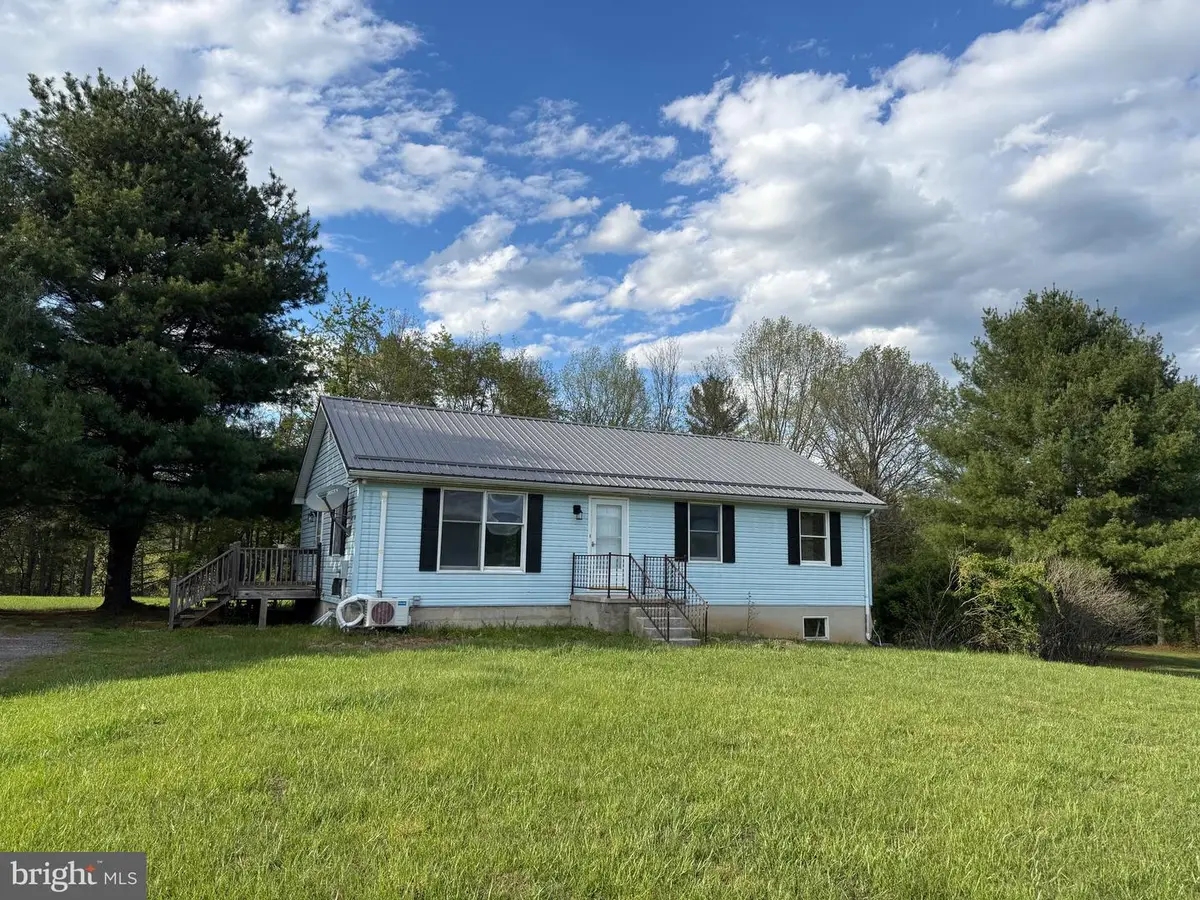 254 Old Mill Manor Dr, Berkeley Springs, WV 25411 - #1