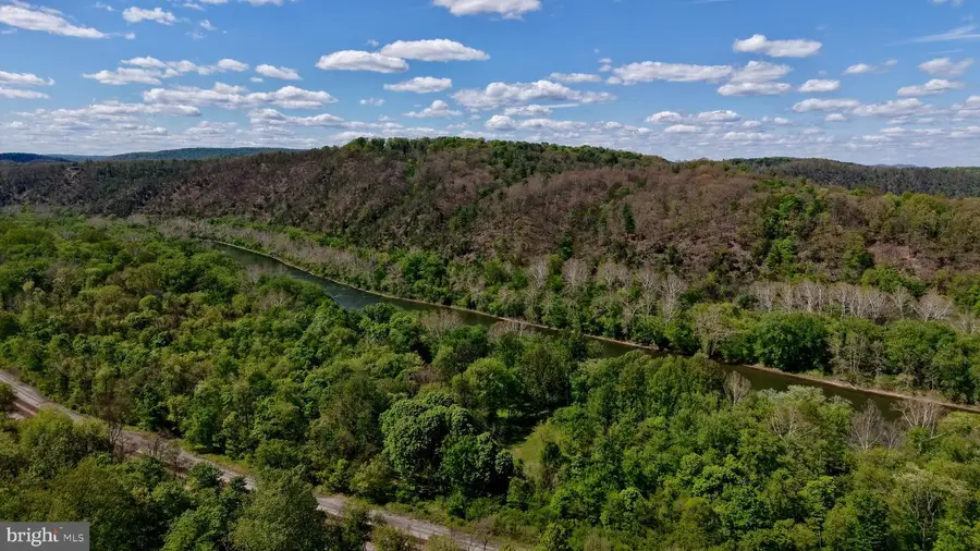 42 Kodiak Ln, Great Cacapon, WV 25422 - #2
