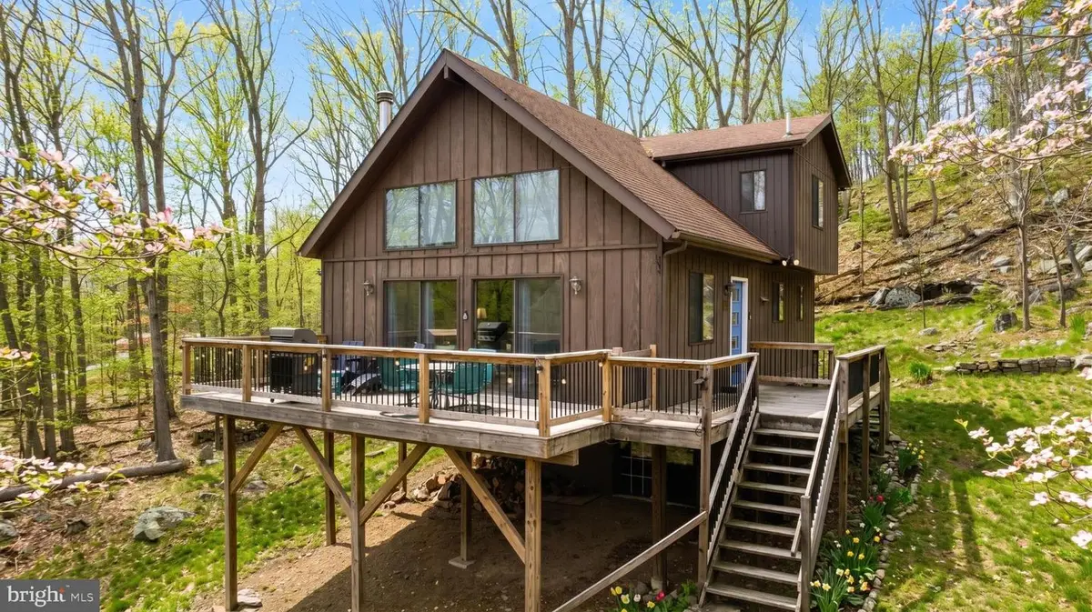 220 Leisure Ln, Berkeley Springs, WV 25411 - #1