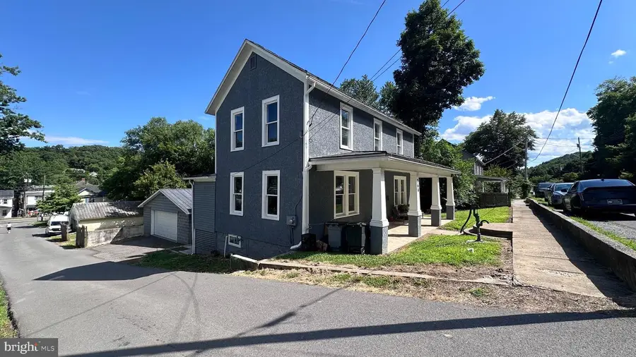 364 Wilkes St, Berkeley Springs, WV 25411 - #2