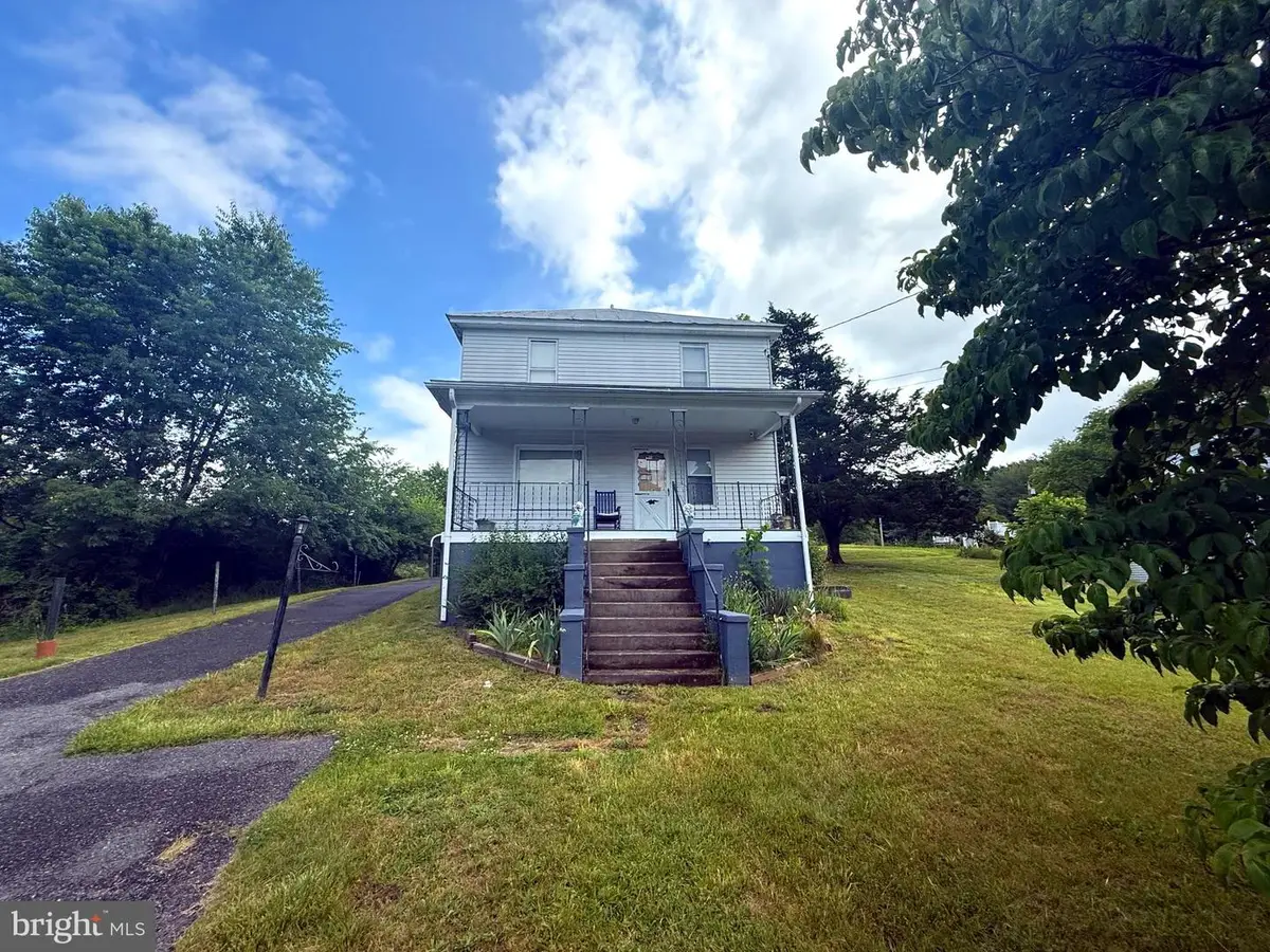 9 Fox St, Berkeley Springs, WV 25411 - #1