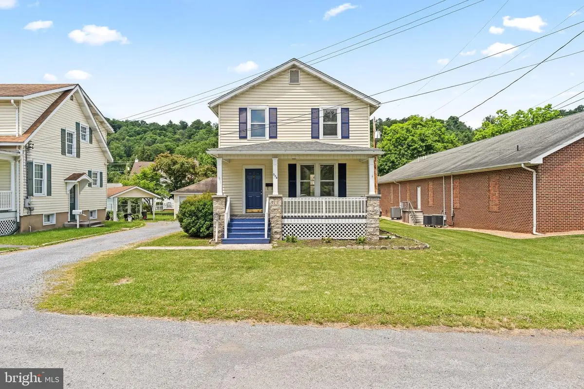 308 S Green St, Berkeley Springs, WV 25411 - #1