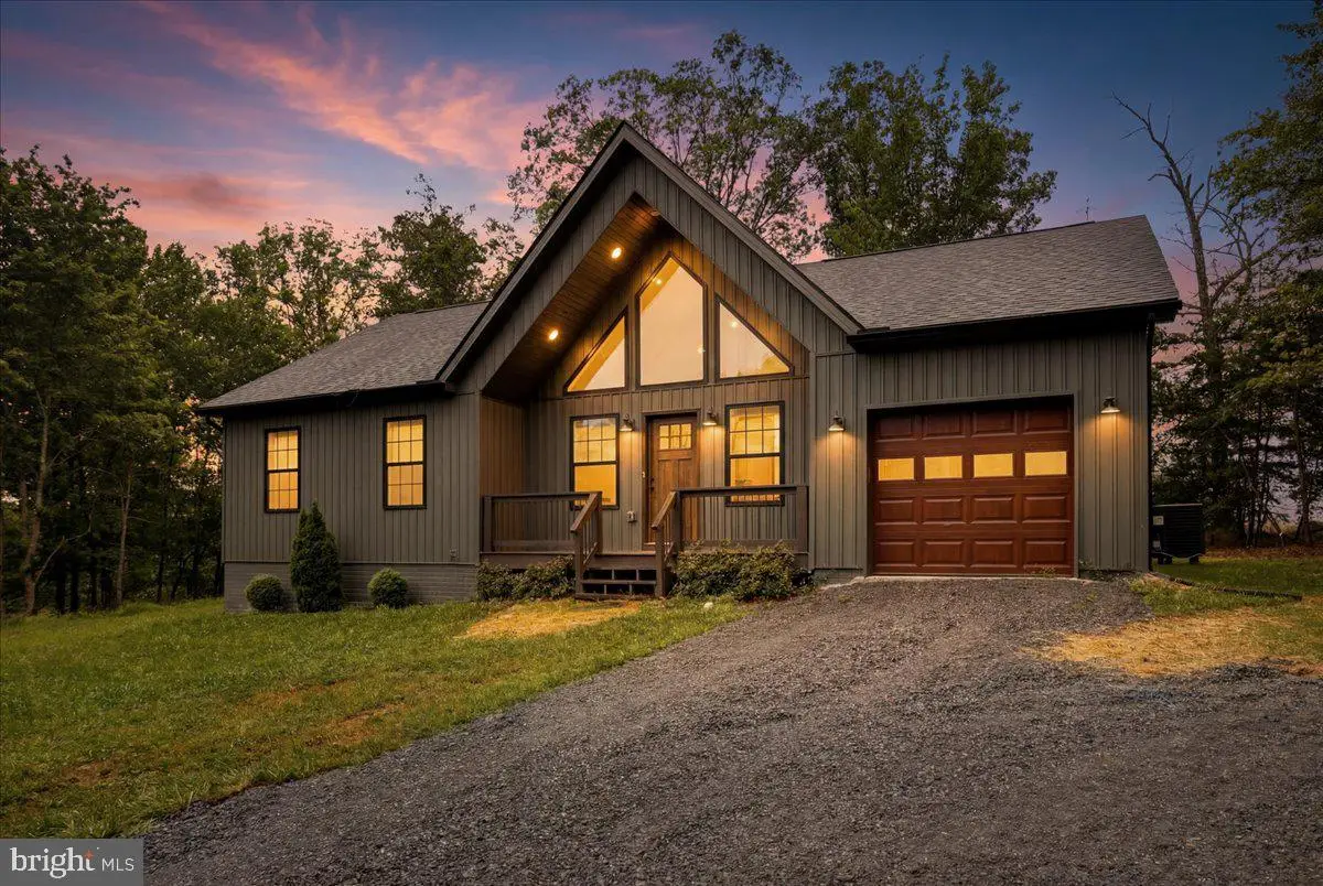124 Medford Ln, Berkeley Springs, WV 25411 - #1