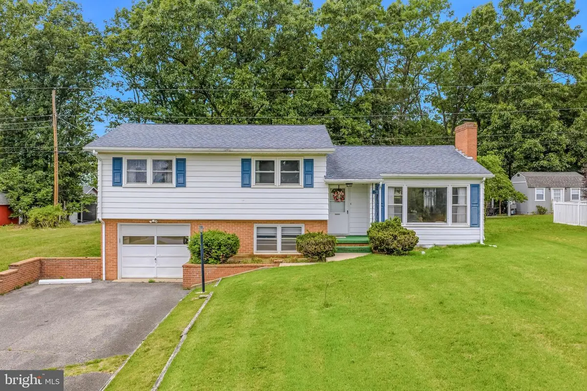 381 Grove Heights Rd, Berkeley Springs, WV 25411 - #1