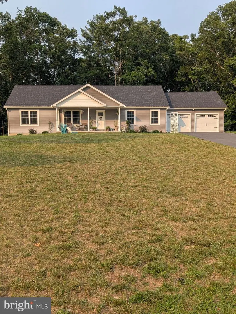 383 Cielo Ln, Berkeley Springs, WV 25411 - #1
