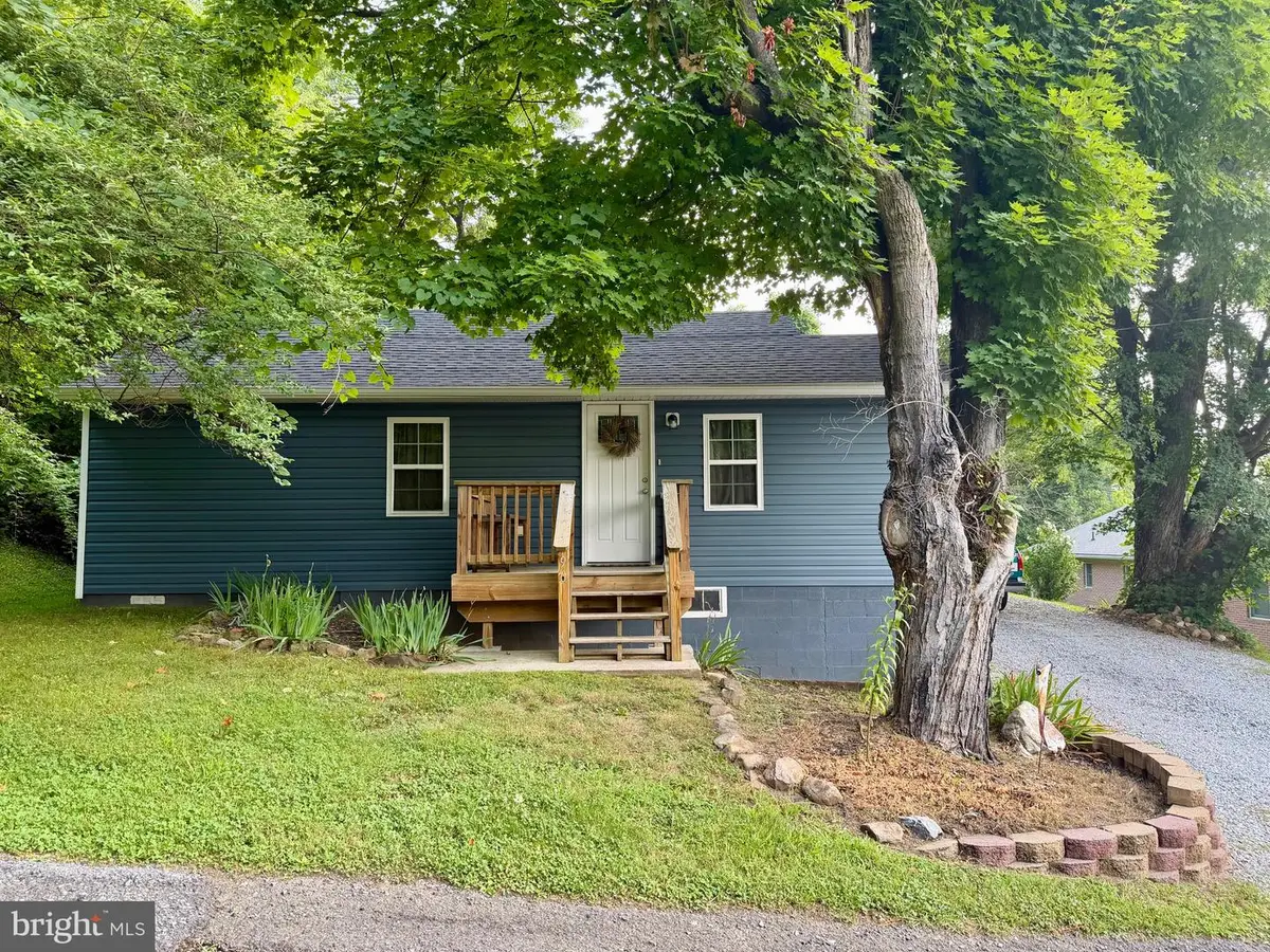 96 George Ln, Berkeley Springs, WV 25411 - #1