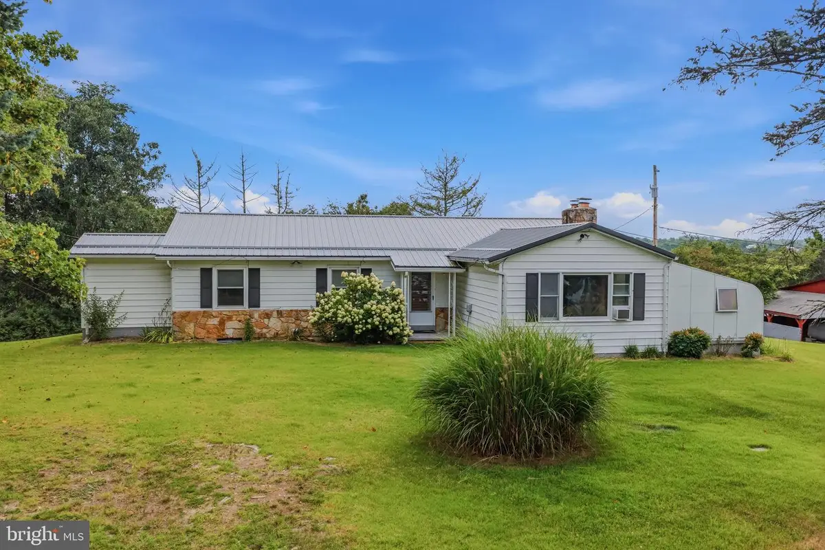 2712 Fairview Dr, Berkeley Springs, WV 25411 - #1