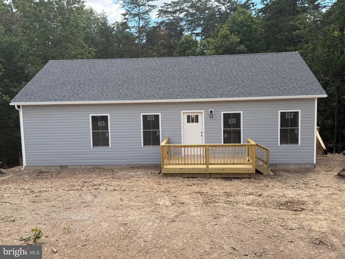 193 Young Ln, Berkeley Springs, WV 25411 - #1