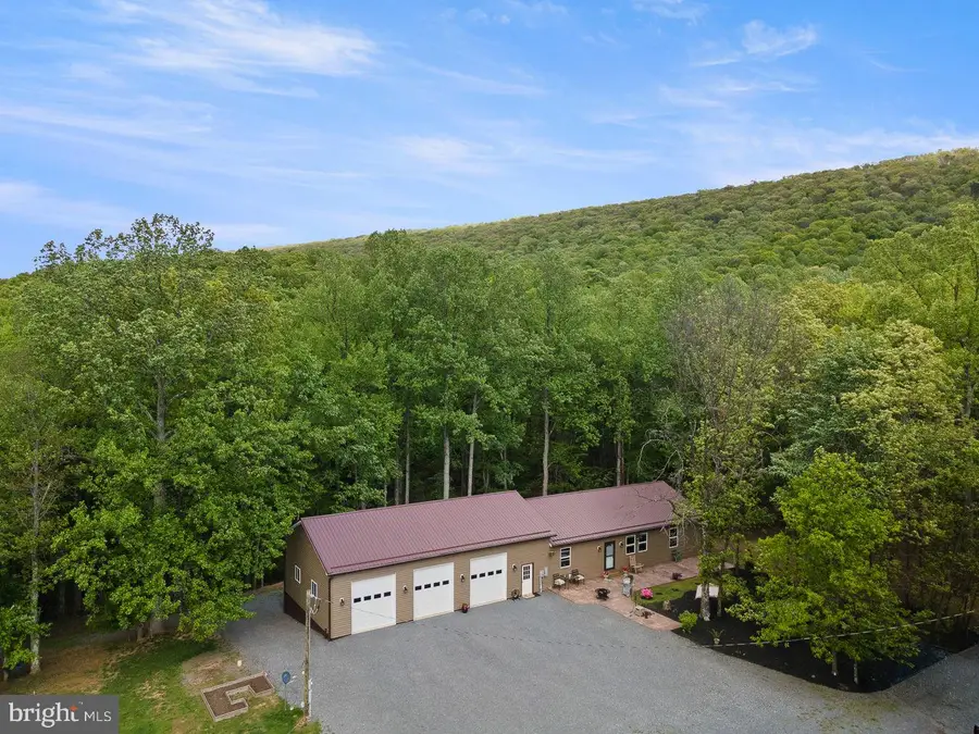 859 Hank Ln, Berkeley Springs, WV 25411 - #2