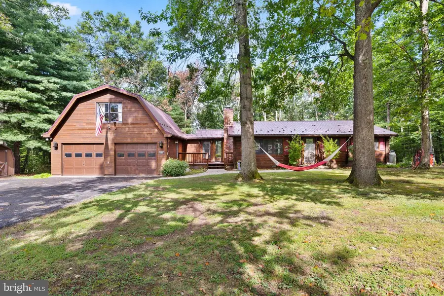 422 Clearfield Dr, Berkeley Springs, WV 25411 - #2