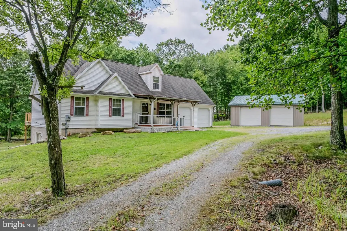 37 Paynes Ln, Berkeley Springs, WV 25411 - #1