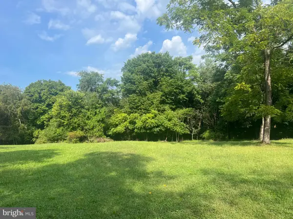142 Golden Ln, BERKELEY SPRINGS, WV 25411