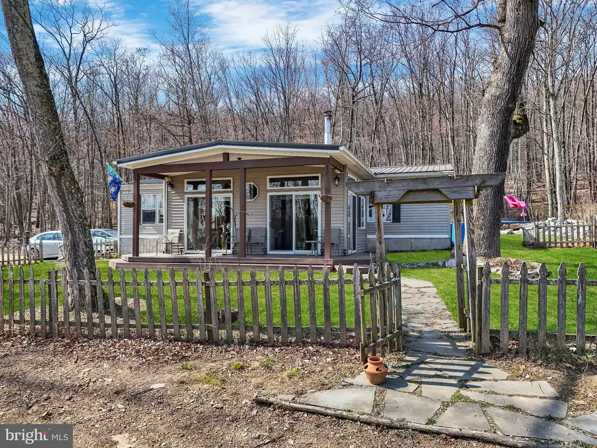 516 Roberts Rd, Great Cacapon, WV 25422 - #1
