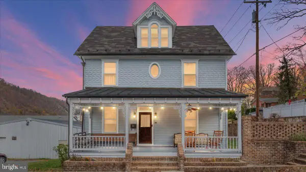 151 E Fairfax St, BERKELEY SPRINGS, WV 25411