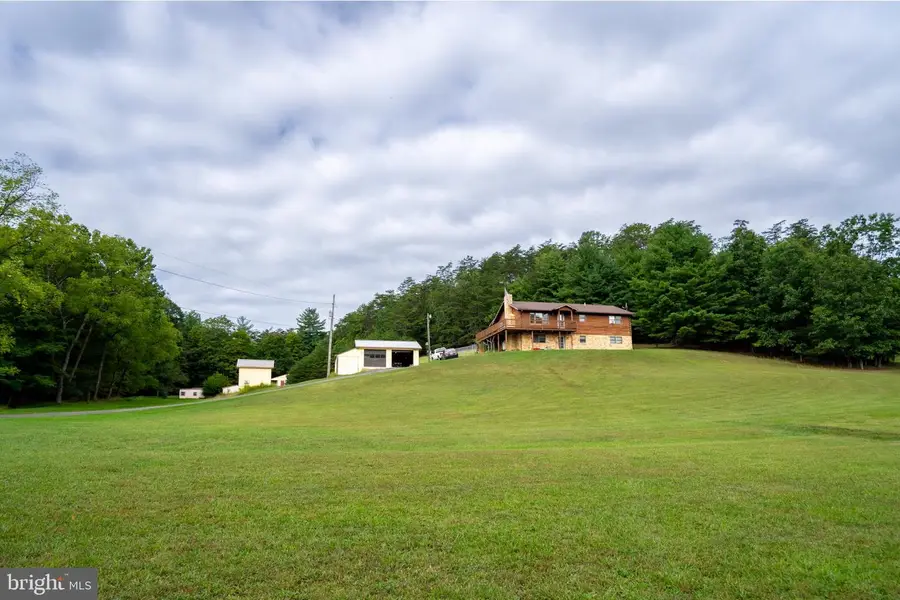 672 Creek Rd, Berkeley Springs, WV 25411 - #2