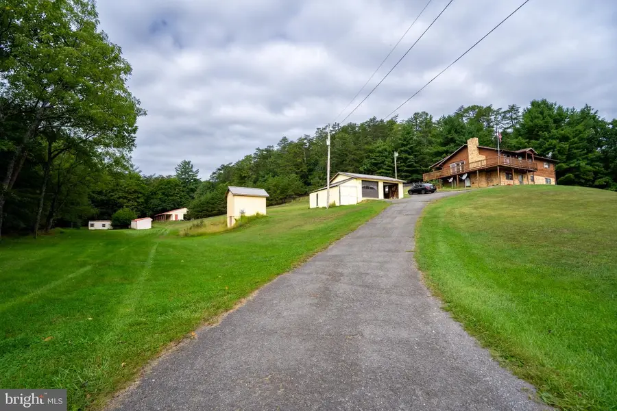 672 Creek Rd, Berkeley Springs, WV 25411 - #3