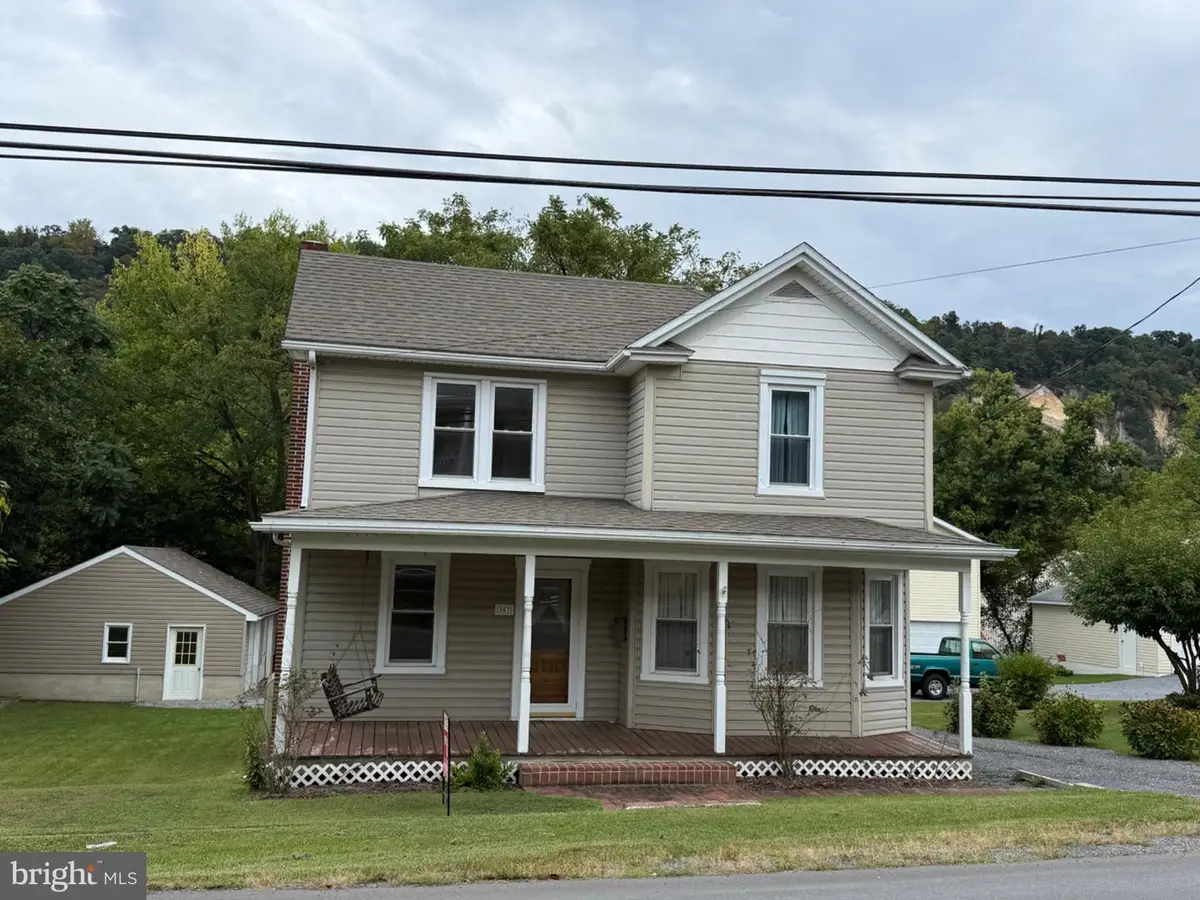 307 Harrison Ave, Berkeley Springs, WV 25411 - #1