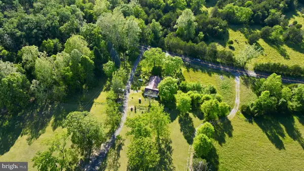 35 Bentwood Dr, UPPER TRACT, WV 26866
