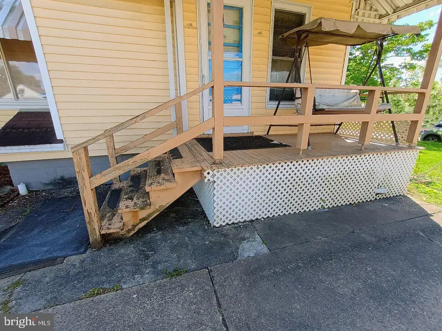 603 18th St, Vienna, WV 26105 - #2