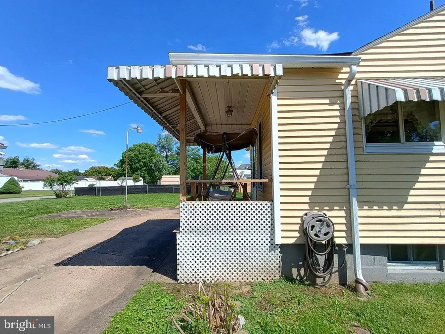 603 18th St, Vienna, WV 26105 - #3