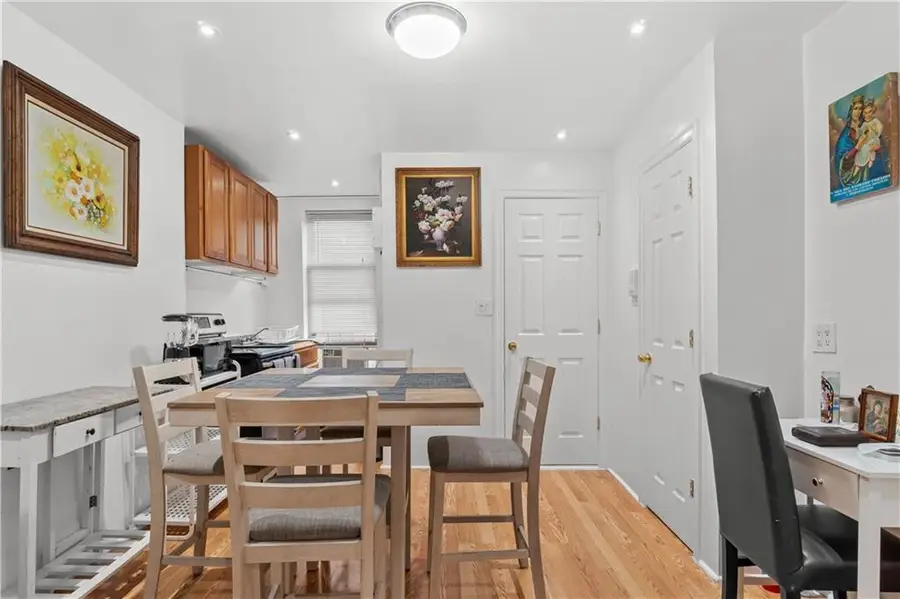430 West 46th Street #5E, Manhattan, NY 10036 - Image #2