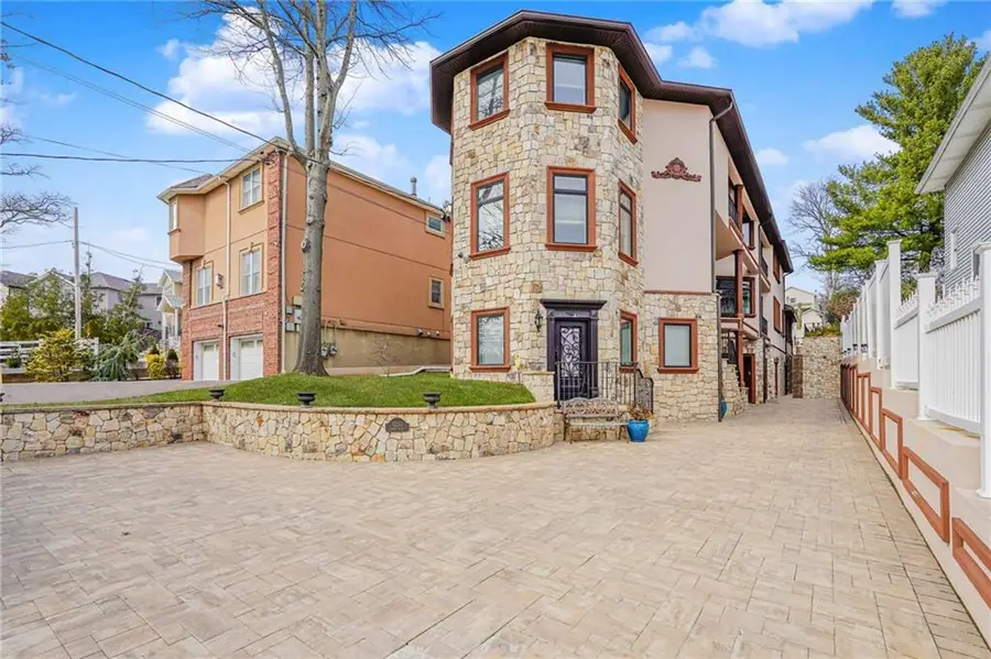 6233 Amboy Road, Staten Island, NY 10309 - #2