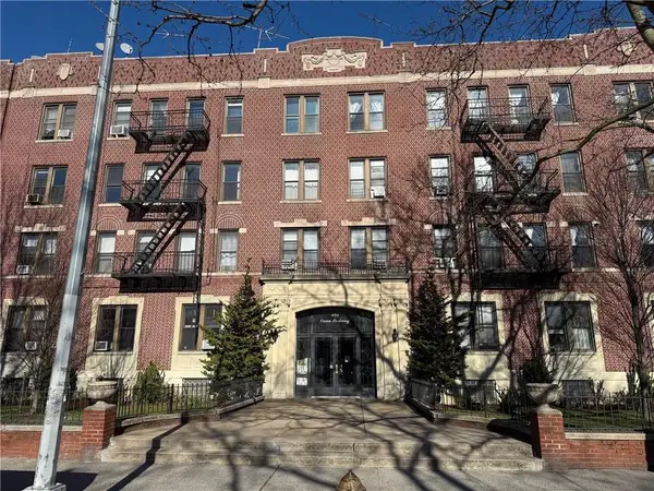 179 Ocean Parkway #3C, Brooklyn, NY 11218