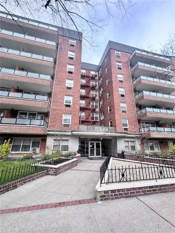 525 Ocean Parkway #4J, Brooklyn, NY 11218 - Image #1