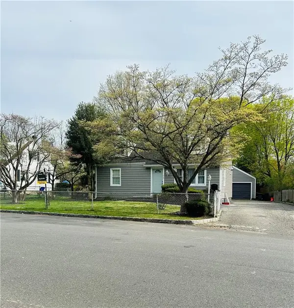 14 West 16th Street, Huntington Station, NY 11746