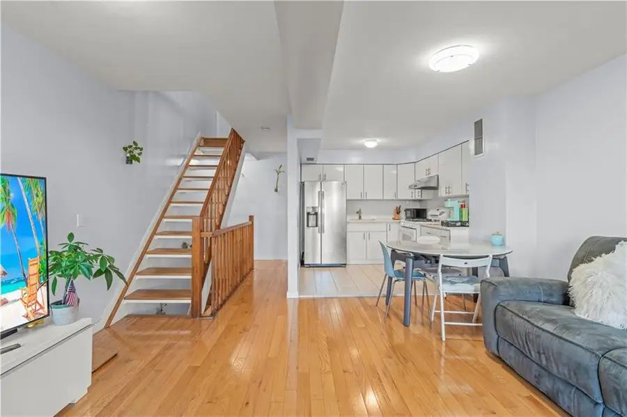 35 North Country Drive, Staten Island, NY 10314 - Image #2