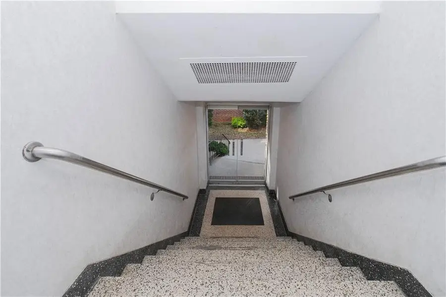 7259 Shore Road #4L, Brooklyn, NY 11209 - Image #2