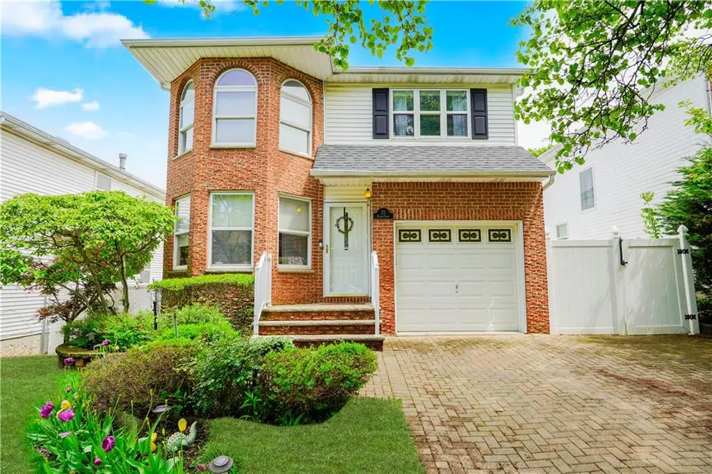 23 Helene Court, Staten Island, NY 10309 - Image #1