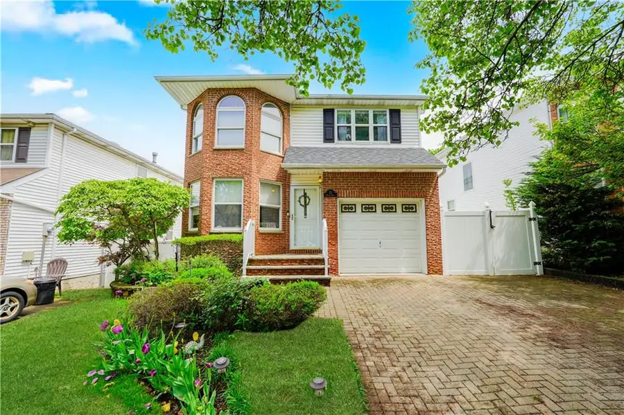 23 Helene Court, Staten Island, NY 10309 - Image #2