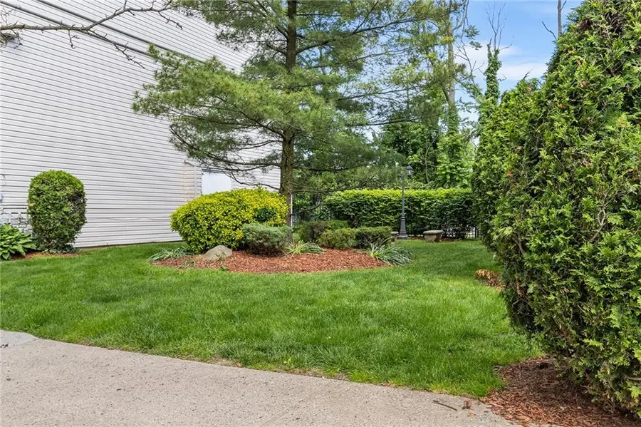 52 Francine Court #A, Staten Island, NY 10306 - Image #2