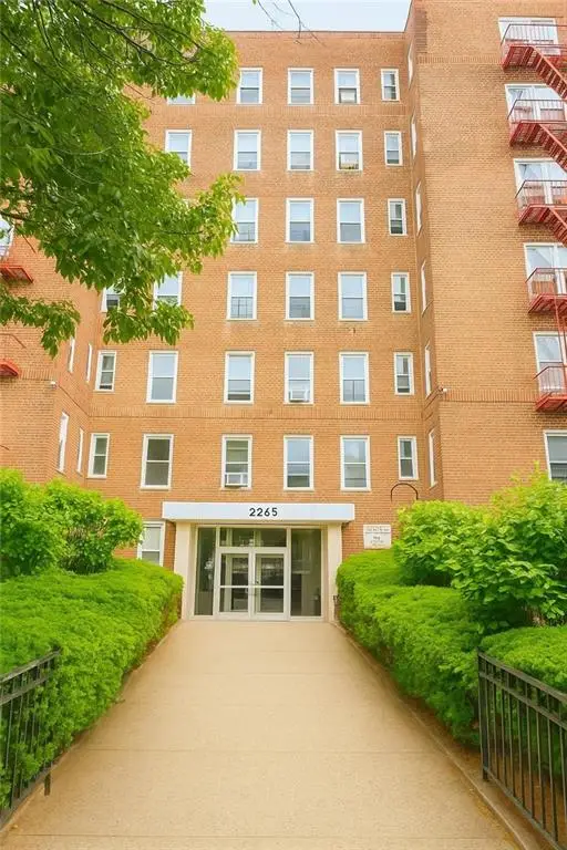2265 Ocean Parkway #4H, Brooklyn, NY 11223